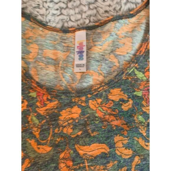 LulaRoe Classic T Shirt - Picture 4 of 4